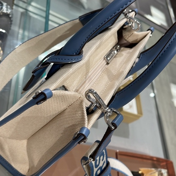 Michael Kors Mirella Small Shopper Top Zip Logo Crossbody XBODY Bag MK
Denim
NWT - Picture 16 of 16